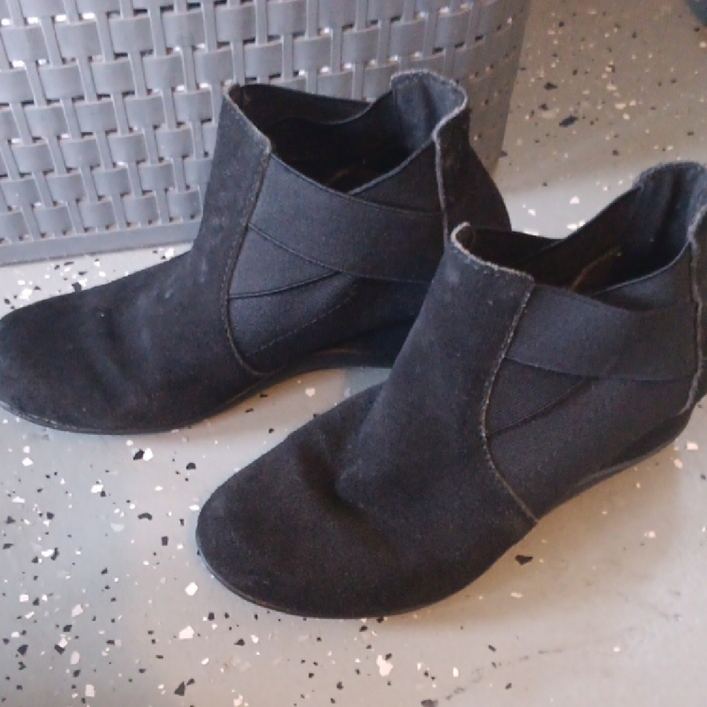 Pre-Owned SoleSenseAbility Black Slip-On Shoes